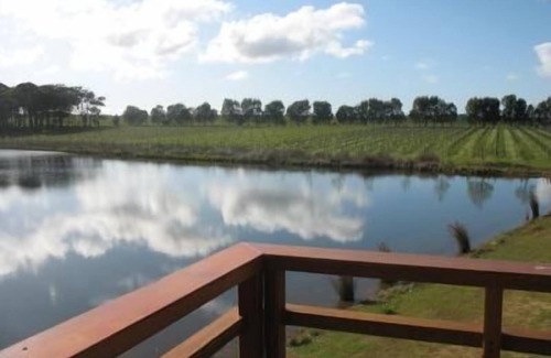 Metricup Apartment | Bettenay Loft Spa Apartment & Lakeview Chalets