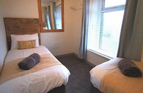 Margam Apartment | Better than a Hotel! Morriston Hospital & High St.