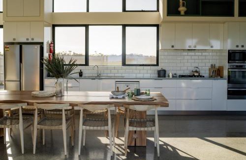 Manypeaks House | Betty's Beach House