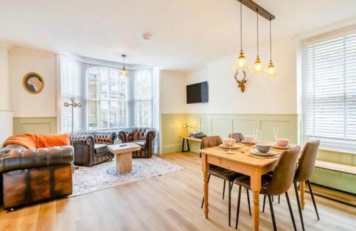Harrogate City Centre Apartment | Betty's Townhouse- Luxury 2 Bed Appt With Parking