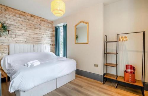 Harrogate City Centre Apartment | Betty's Townhouse- Luxury 2 Bed Appt With Parking