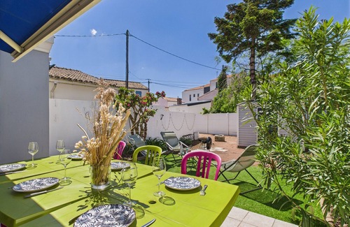 Saint-Gilles-Croix-de-Vie Ski Chalet | Between town centre and beach, house for 6