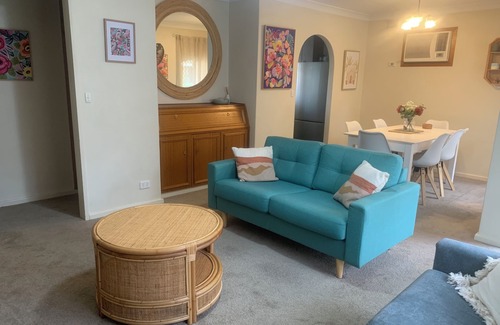 Underdale Villa | Between the City & the Sea and 5 mins to the airport.