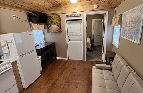 Salem Cabin | Between The Lakes Pond Cabin- Free Park Pass