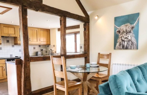 Newtown Cottage | Beudy Bach - Holiday Cottage with Hot Tub sleeping 2 guests