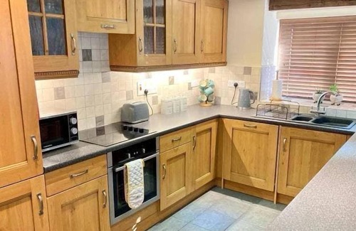 Newtown Cottage | Beudy Bach - Holiday Cottage with Hot Tub sleeping 2 guests