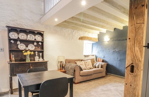 Dolgellau House | BEUDY ISAF, pet friendly, with open fire in Brithdir