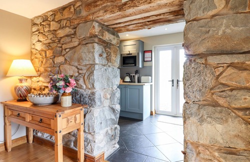 Dolgellau Cottage | BEUDY PENARDDWNION, pet friendly, with a garden in Dolgellau