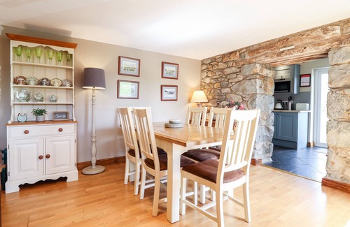 Dolgellau Cottage | BEUDY PENARDDWNION, pet friendly, with a garden in Dolgellau