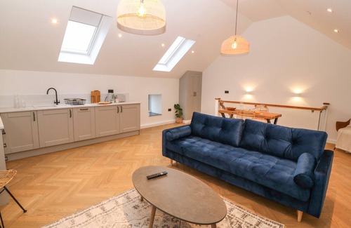 Ty Croes Cottage | BEUDY, pet friendly, with hot tub in Llangefni
