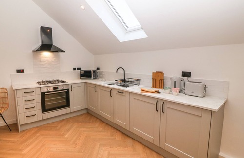 Ty Croes Cottage | BEUDY, pet friendly, with hot tub in Llangefni