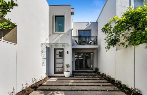 South Yarra House | Bev's Retreat by Ready Set Stay