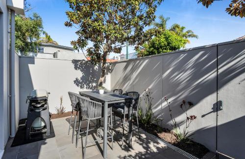 South Yarra House | Bev's Retreat by Ready Set Stay