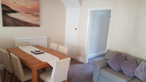 Beverley House | Beverley East Townhouse Free Parking