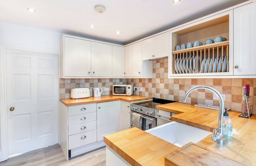 Thornton Dale Cottage | Beverley House - UK43519