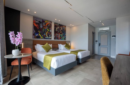 Haret Sakher Hotel | Beverly Beach Hotel
