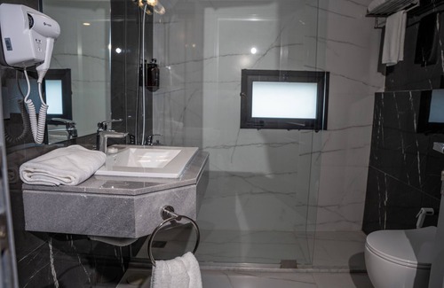 Haret Sakher Hotel | Beverly Beach Hotel