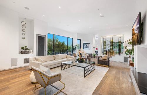 Beverly Glen Villa | Beverly Glen Hillside Haven
