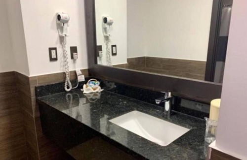 Antiguo Cuscatlan Hotel | Beverly Hills: Hotel & Business
