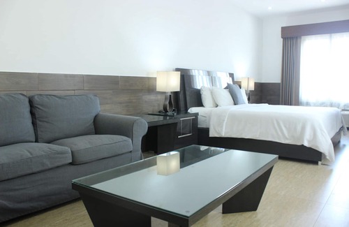 Antiguo Cuscatlan Hotel | Beverly Hills: Hotel & Business