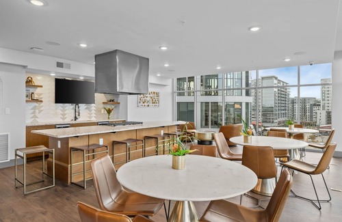 The Gulch Apartment | Beverly Hills Penthouse Suite