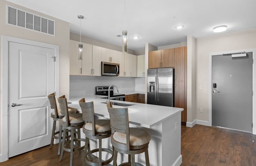 The Gulch Apartment | Beverly Hills Penthouse Suite