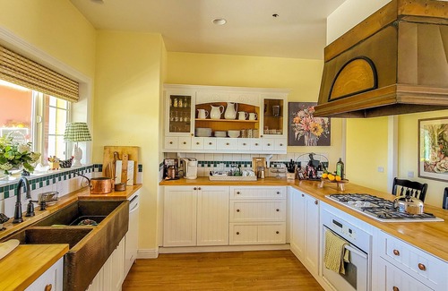 Fallbrook House | Beverly's Hilltop Retreat