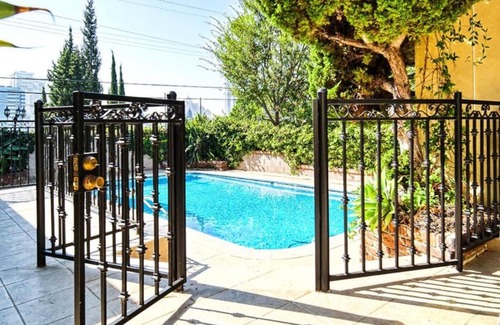 Pico - Robertson House | Beverly STAR-HIT house