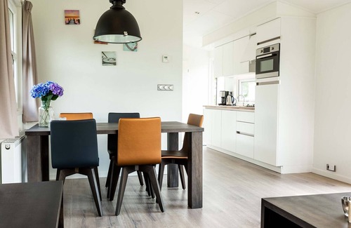 Municipality of Noordwijk Ski Chalet | Bewitching chalet in Noordwijk with garden