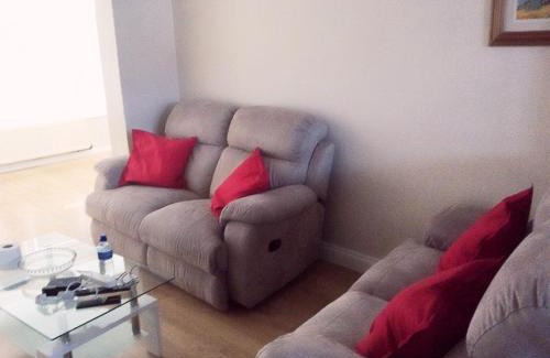Barnehurst House | Bexleyheath Town Centre Four bedrooms, Five Beds House
