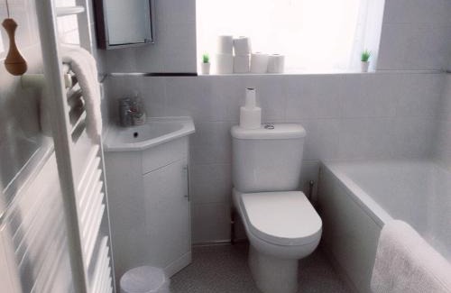 Barnehurst House | Bexleyheath Town Centre Four bedrooms, Five Beds House