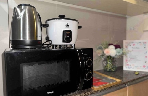 Guadalupe Nuevo Condo | BGC Chic Convert-able 1-bedroom condo in Prime location