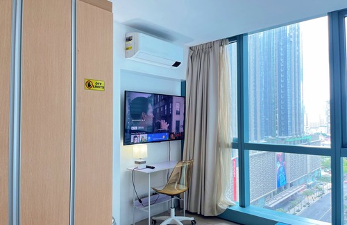 Pinagsama Condo | BGC Luxury Condo - Pool & Wi-Fi - Suite 14