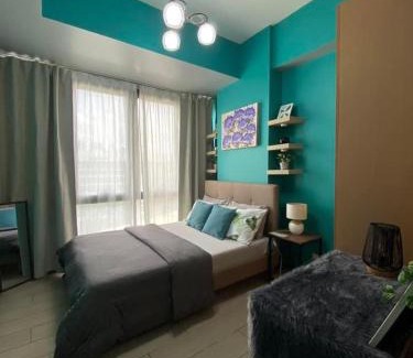 Pinagsama Apartment | BGC McKinley Taguig 1BR with Balcony near Venice Grand Canal mall