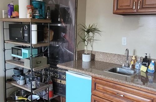 Pico - Robertson Apartment | BH Adj, studio spacious BH