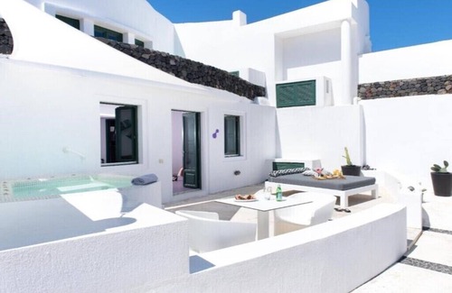 Akrotiri Apartment | BH977 - C - Suite Santorini
