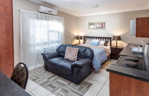 Port Elizabeth Bed & Breakfast | Bhotani Bed and Breakfast