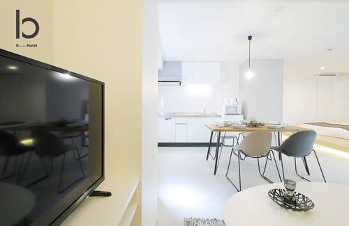 Hiroshima City Centre Apartment | bHotel 402 Brand New Apt Famous Hiroshima Dori 6ppl