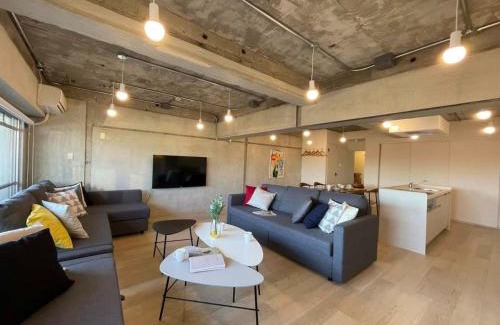 Hiroshima City Centre Apartment | bHOTEL Dai3Himawari - 30 sec to PeacePark! HUGE comfort house Up to 10p