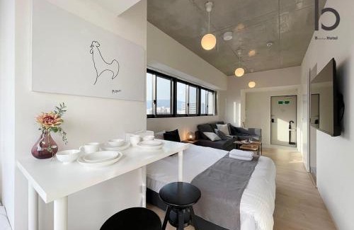 Hiroshima City Centre Apartment | bHOTEL Nekoyard - Private Studio Near Peace Park & City Sights