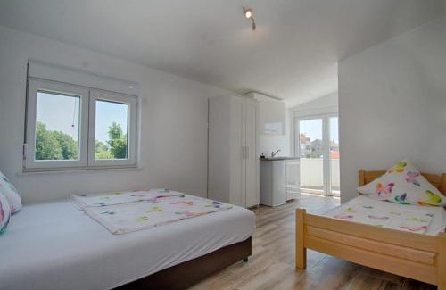 Bregvija Apartment | Biševo Apartmani