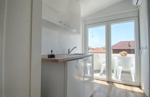 Bregvija Apartment | Biševo Apartmani