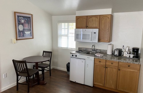 Pacific Grove Hotel | Bide-A-Wee Inn