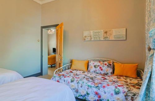 Kleinmond House | Bietjie Sjiek - cozy stay, big breakaway
