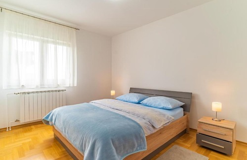 Zagreb Apartment | Big 4 bedroom apartment with private parking