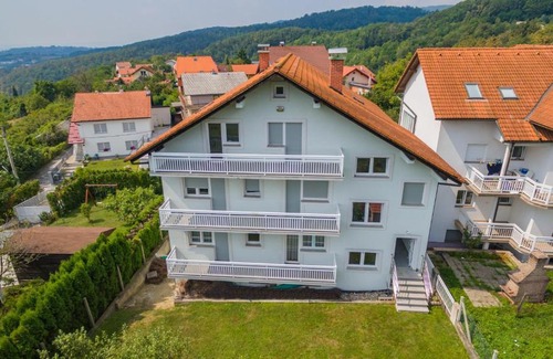 Zagreb Apartment | Big 4 bedroom apartment with private parking