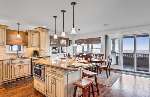 South End Condo | Big 5BR , 3Bth - 2000+ SF. Oceanfront, Elevator, Great Views, Huge beach!