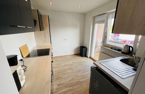 Guetersloh Apartment | Big Apartment 9 Beds 3 Bedrooms Parking
