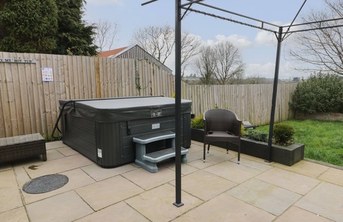 Tyn-y-Gongl Cottage | BIG AZZLES, pet friendly, country holiday cottage in Benllech