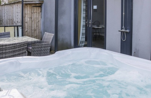 Tyn-y-Gongl Cottage | BIG AZZLES, pet friendly, country holiday cottage in Benllech